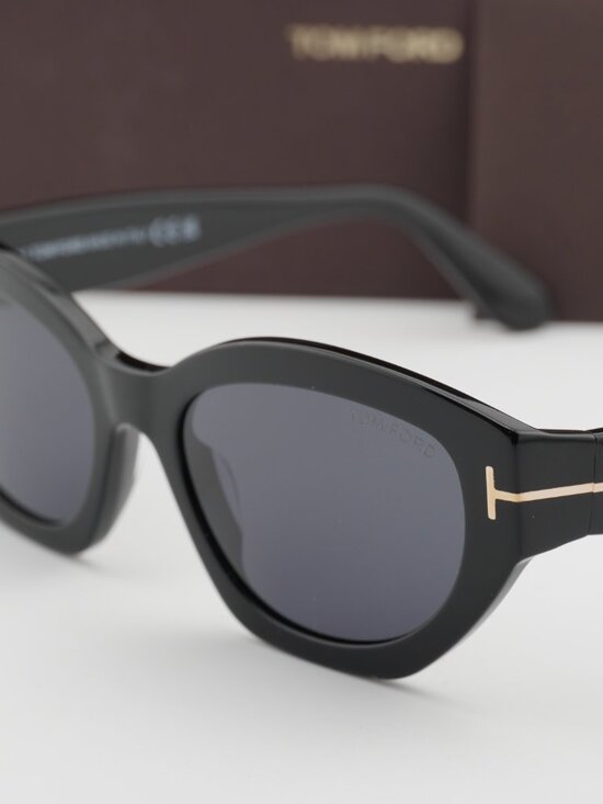 Tom Ford Penny FT1086 01A Cat Eye Sunglasses – Black / Smoke main image 5